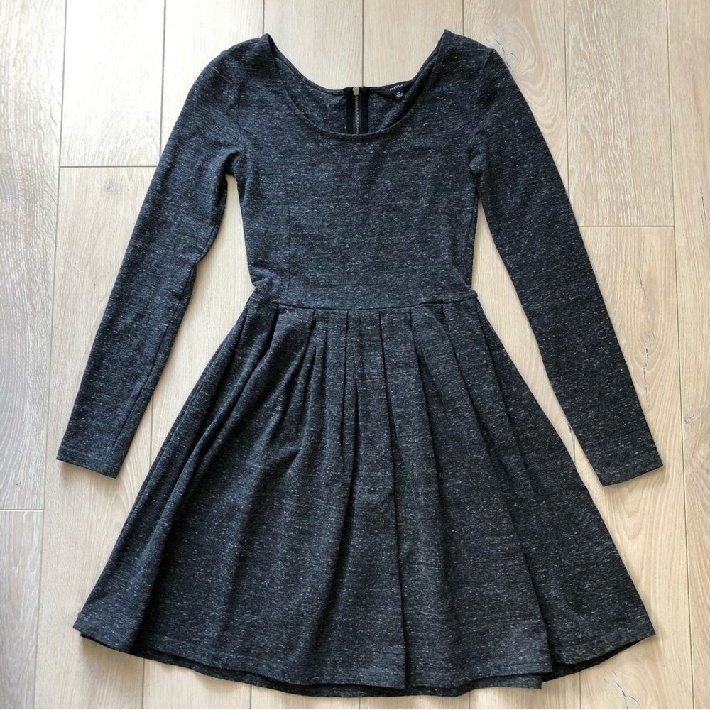 Aritzia Talula Fit and Flare Long Sleeve Dress in Dark Gray Women’s Size XS